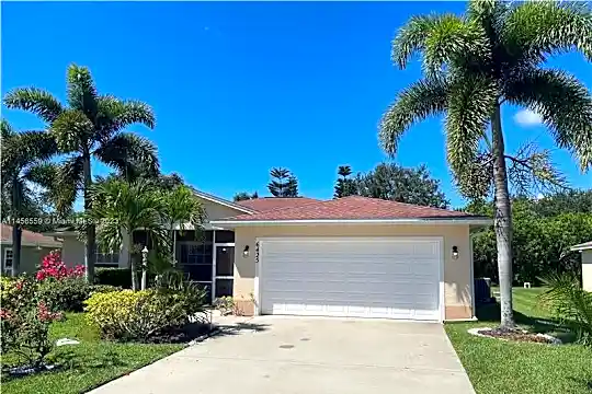 6425 Las Palmas Way Photo 1