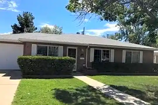 2426 Hendola Dr NE Photo 1