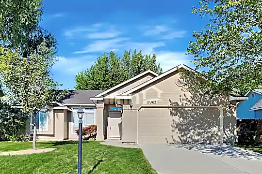 17065 N Lyonsdale Place Photo 1