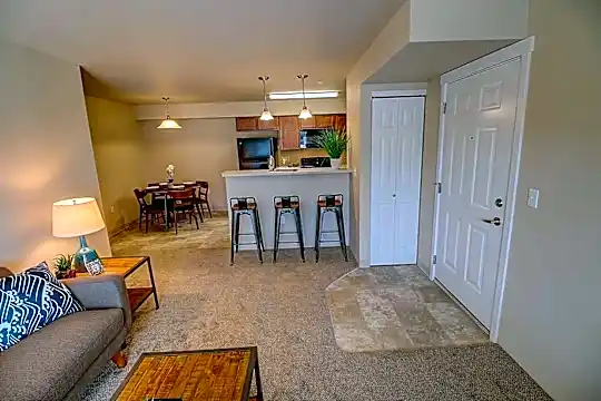 Eastgate Apartments Photo 2