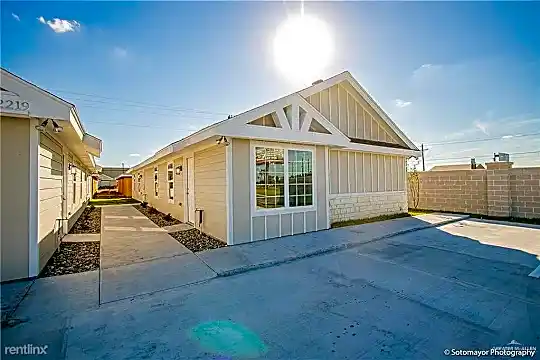 2219 Northridge Ave Photo 2