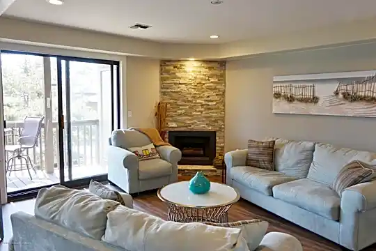 340 Ocean Ave N #2A Photo 2