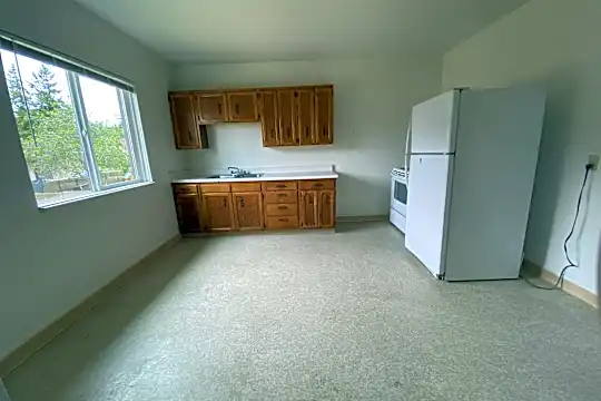 1320 3rd St Photo 2