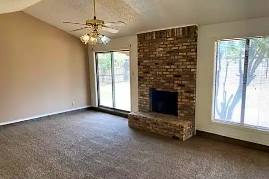 5522 92nd St Photo 2