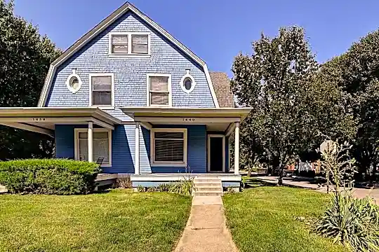 1440 N Park Ave Photo 1