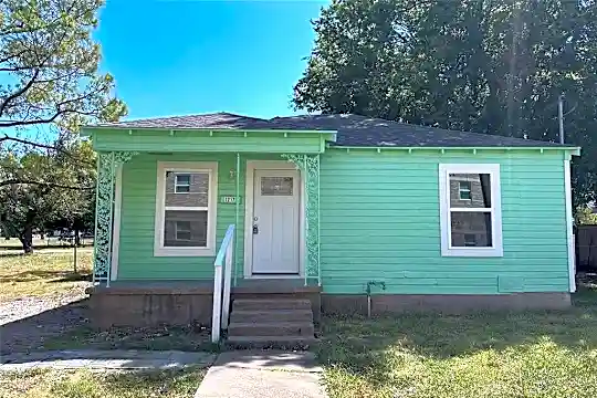 1217 N Hurt St Photo 1