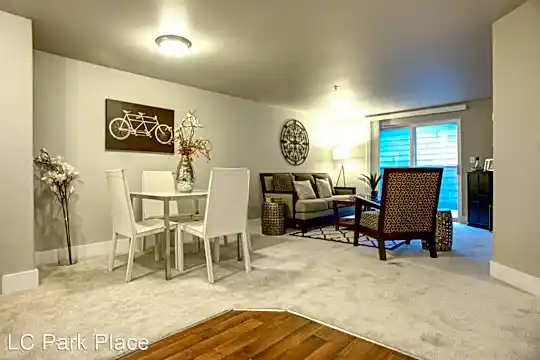 Beautifully Updated 1 & 2 Bedroom Units Photo 2