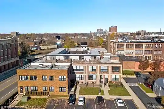 5766 Trumbull #215 Photo 2