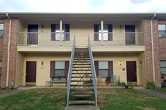Saddlebrook Manor Photo 1