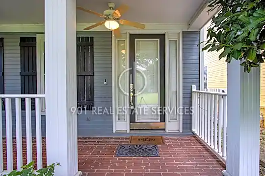 1302 Isle Pointe Dr Photo 2