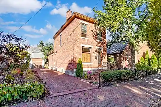 557 S Grant Ave Photo 1