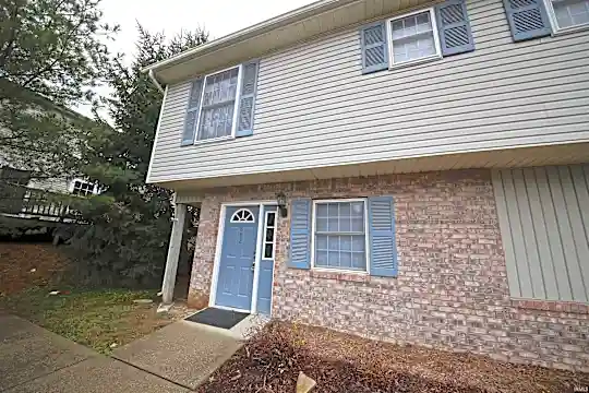 892 E Sherwood Hills Dr Photo 2
