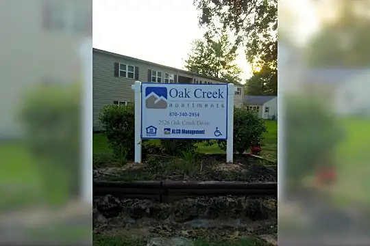 Oak Creek Apartments Photo 2