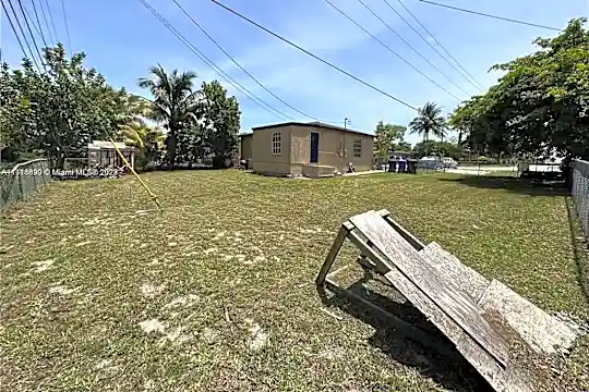 3545 SW 12th Ct #3545 Photo 2