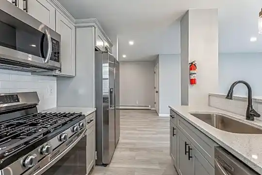 260 Randolph Ave #1 Photo 2