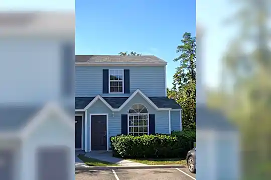 2204 Timberwood Cir S Photo 1