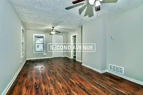 836 Denmark St Photo 2