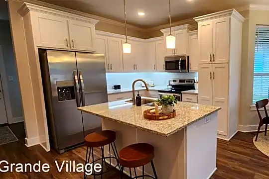 2151 E. Grande Blvd Photo 2