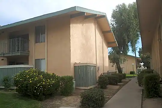 Floral Garden Apartments Photo 1