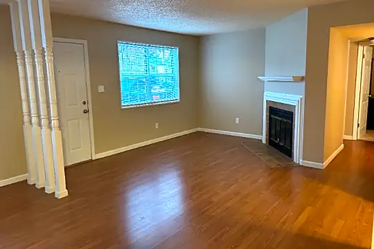 1507 E Swan Cir Photo 2