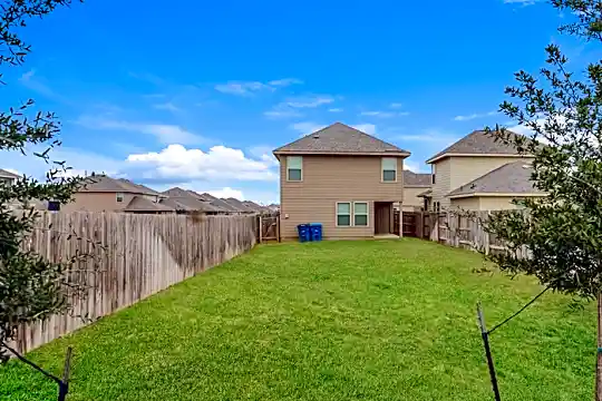 5206 Freshwater Way Photo 2