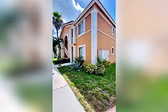 7070 NW 177th St #109-10 Photo 2