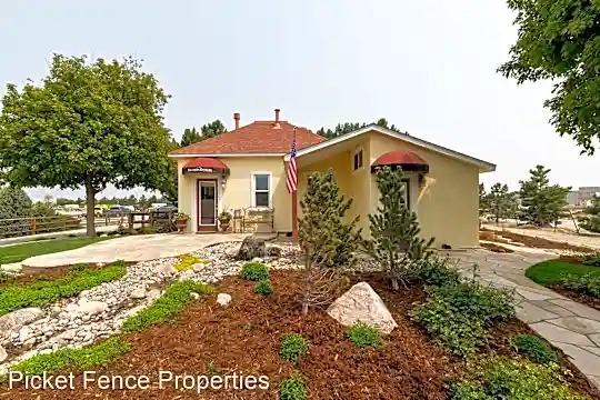 745 Jackson Court Photo 2