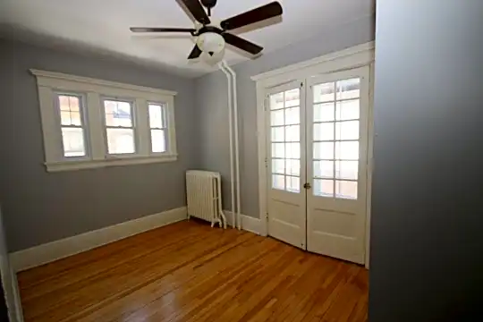1012 Laurel Ave Photo 2