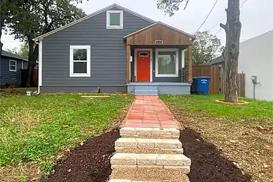 1116 Claude St Photo 1