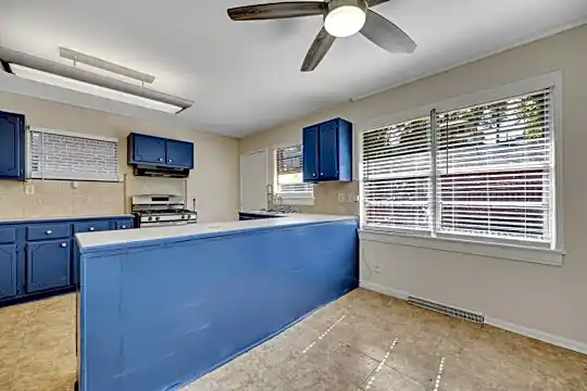 2661 Bush Blvd Photo 2