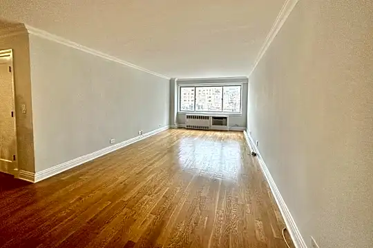347 E 65th St Photo 2
