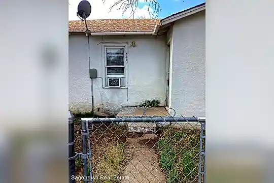 522 S Ave E Photo 2