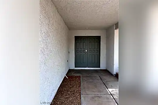 7109 Rawlins Ct Photo 2