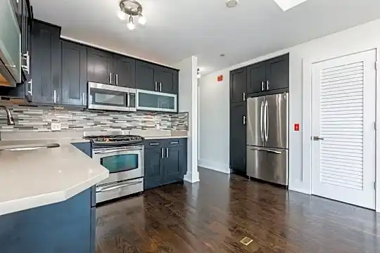 704 Grand St #12 Photo 2