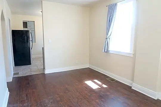 3759 S Union Ave #1R Photo 2