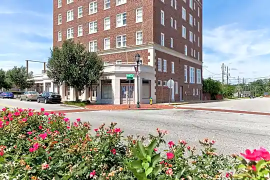 Russell Street Suites Photo 1