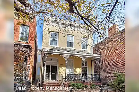 106 W Clay St Photo 2