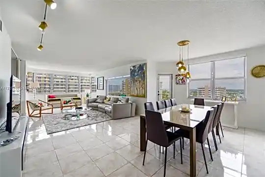 1950 S Ocean Dr #19E Photo 2