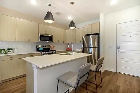 147 E Centre St Photo 2