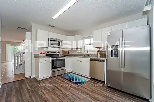3076 Sunset Lane Photo 2