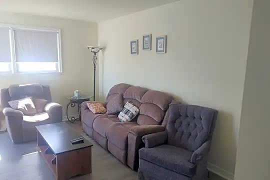 800 W Beach Ave Photo 2
