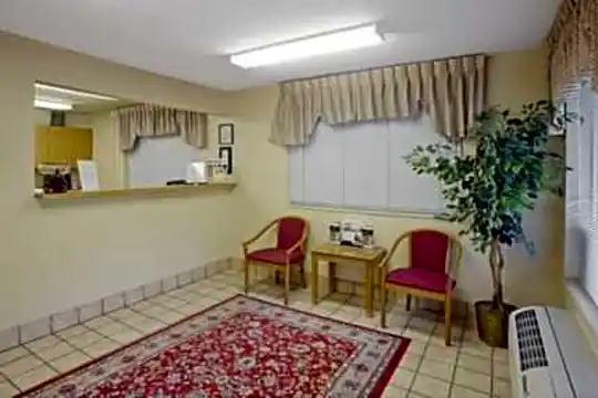 Furnished Studio - Eugene Photo 2