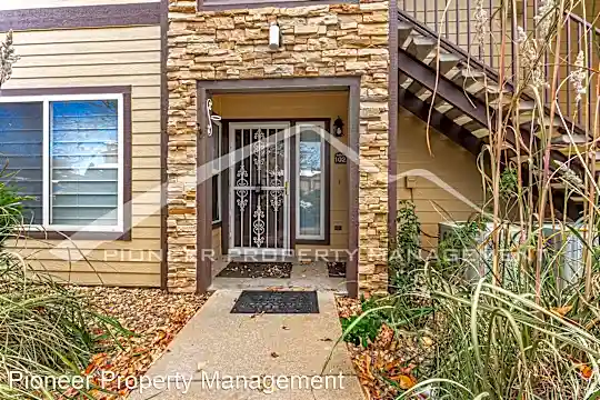 4875 S Balsam Way Photo 2