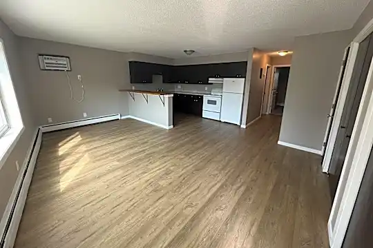 74 Birch Ave S Photo 2