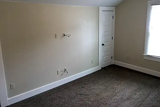 153 N College Ave Photo 2