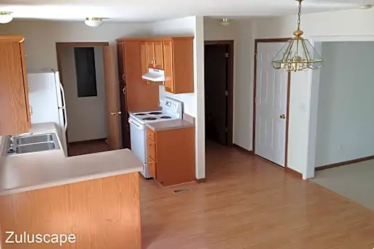 6799 Lexington Dr Photo 2