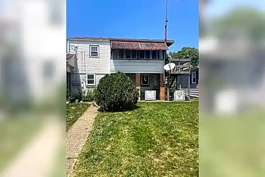 1616 Tyler St Photo 1