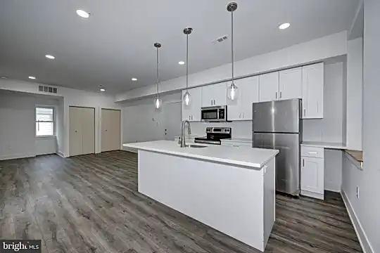 211 E Union St #1 Photo 1