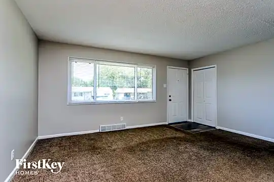 1070 South Waterford Drive Photo 2