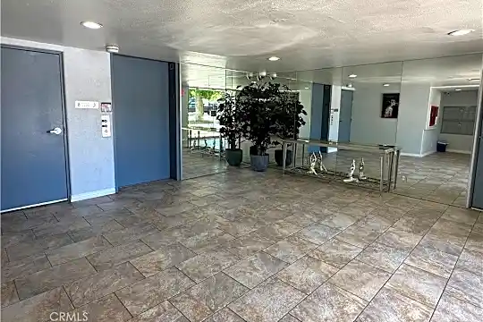14859 Moorpark St #312 Photo 2